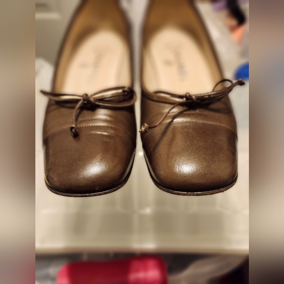 Womens CHANEL low pump in milk chocolate color - Picture 9 of 11